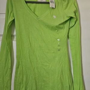 Green Long Sleeve V-Neck Top